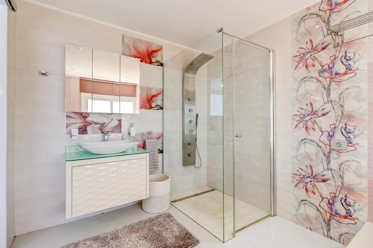 Panoramic Ocean & Mountain View 3 Bed Apartment In Island Village Heights Costa Adeje Španělsko